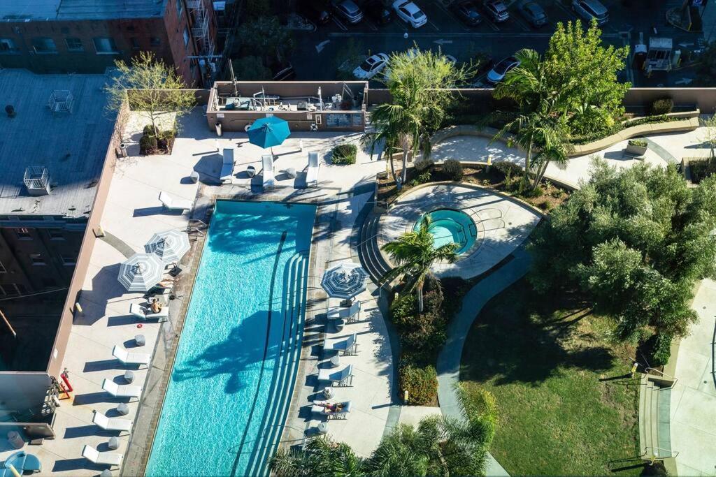 Lovely Upscale High Rise Private Parking & Pool Apartment Los Angeles Exterior photo