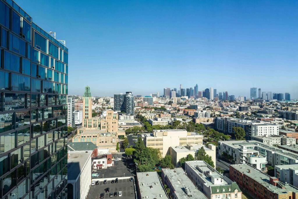 Lovely Upscale High Rise Private Parking & Pool Apartment Los Angeles Exterior photo